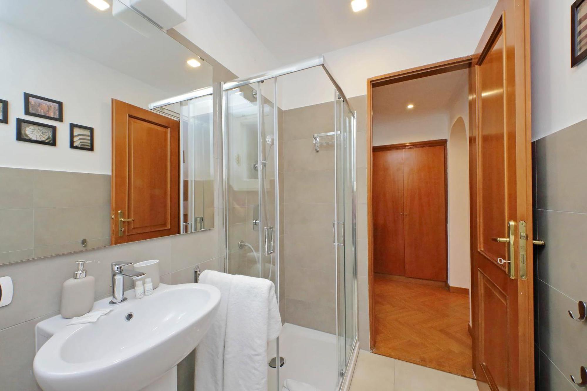 Ych-Comfortable 2 Bedrooms Flat Near Colosseum Rom Exterior foto